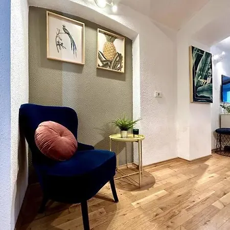 Apartment Charming 3-min Walk To Old Town - Free Parking