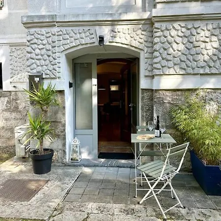 Charming 3-min Walk To Old Town - Free Parking Apartment