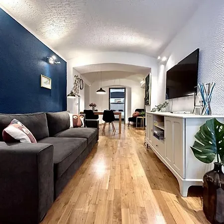 Apartment Charming 3-min Walk To Old Town - Free Parking *