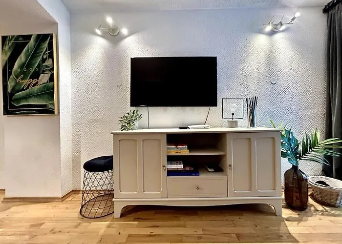 Charming 3-min Walk To Old Town - Free Parking Appartement *