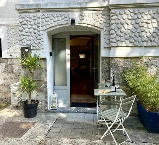Charming 3-min Walk To Old Town - Free Parking Appartement